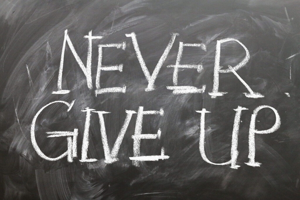 칠판에 적혀 있는 글씨  NEVER GIVE UP