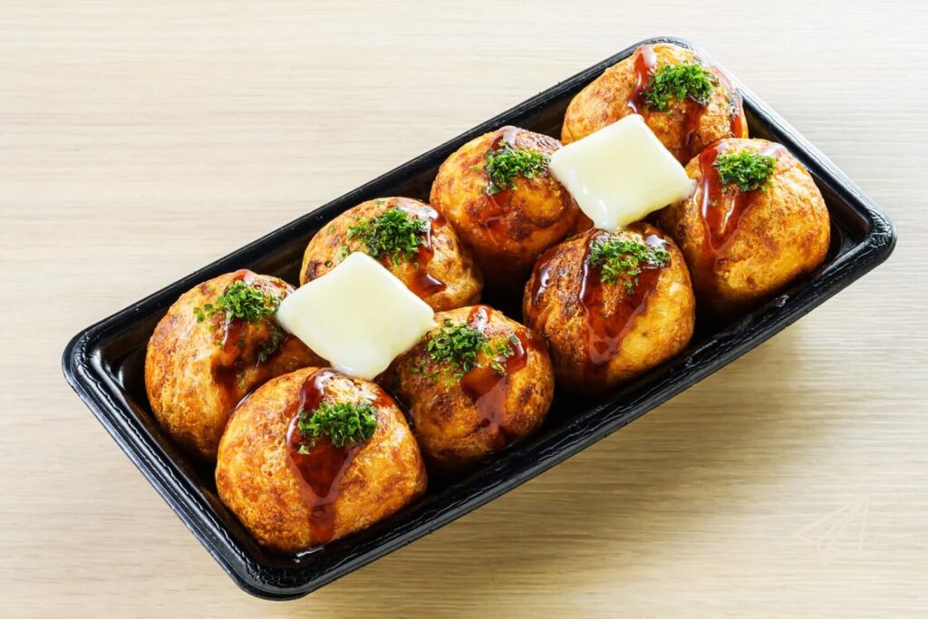 타코야키가 접시에 담겨져 있는 모습