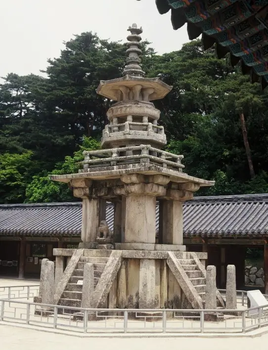 경주의 대표적인 건축물 다보탑의 모습