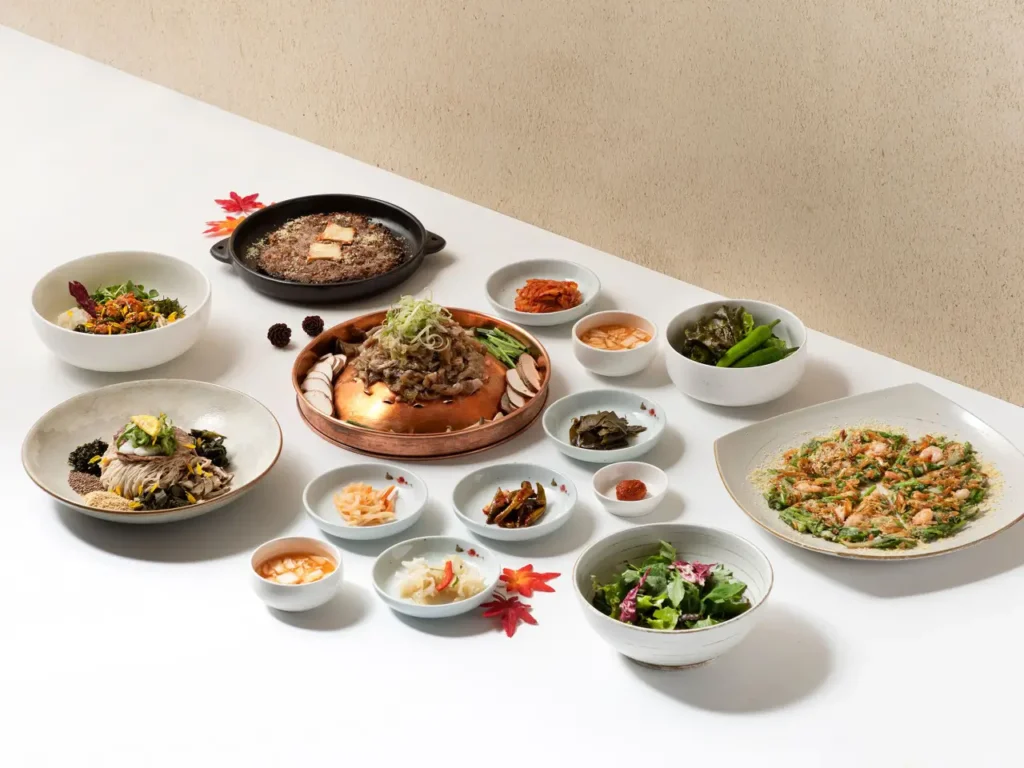 식당 담화의 한식정식 메뉴 사진, 찌게와 각종반찬