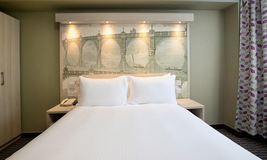 8) 프레지던트 호텔