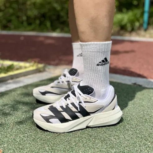 9. 아디다스 LGBZ 라이트 블레이즈 경량 러닝화 🌿