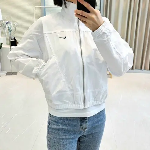 3. 나이키 NW 여성 UV 차단 화이트 자켓 ☀️