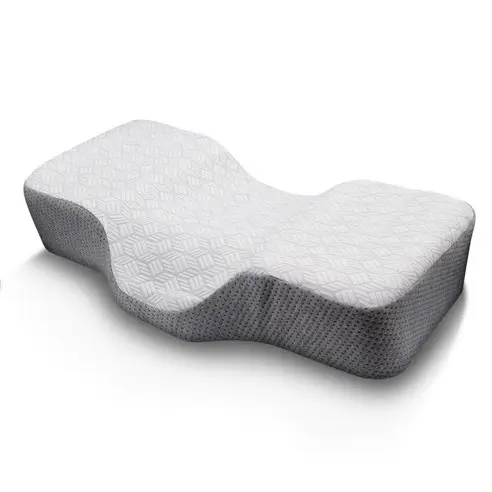 어두운 배경 속에서 푸른 조명이 3D 인체공학적 C컬 곡선을 따라 흐르며 압도적인 기술력을 강조하는 프리미엄 경추베개 이미지